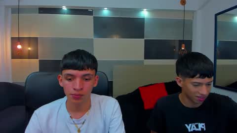 Snapshot of juan_nd_steven chatting on February 18, 4:37 am JuanSteven online show from February 18, 4:37 am