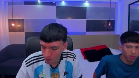 Snapshot of juan_nd_steven chatting on February 19, 4:12 am JuanSteven online show from February 19, 4:12 am