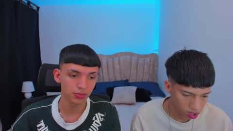 Snapshot of juan_nd_steven chatting on October 9, 4:39 am JuanSteven online show from October 9, 4:39 am