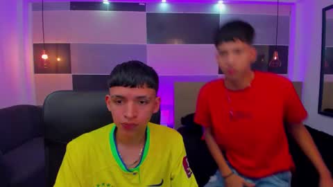 Snapshot of juan_nd_steven chatting on December 11, 4:30 am JuanSteven online show from December 11, 4:30 am