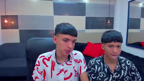 Snapshot of juan_nd_steven chatting on December 15, 1:22 pm JuanSteven online show from December 15, 1:22 pm