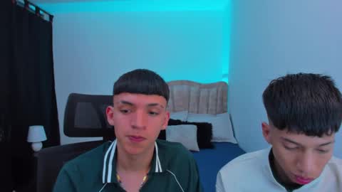 Snapshot of juan_nd_steven chatting on October 4, 4:28 am JuanSteven online show from October 4, 4:28 am