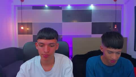 Snapshot of juan_nd_steven chatting on February 4, 4:59 am JuanSteven online show from February 4, 4:59 am