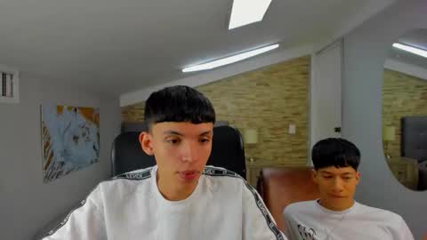 Snapshot of juan_nd_steven chatting on December 22, 1:00 pm JuanSteven online show from December 22, 1:00 pm