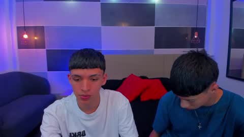 Snapshot of juan_nd_steven chatting on January 16, 4:07 am JuanSteven online show from January 16, 4:07 am
