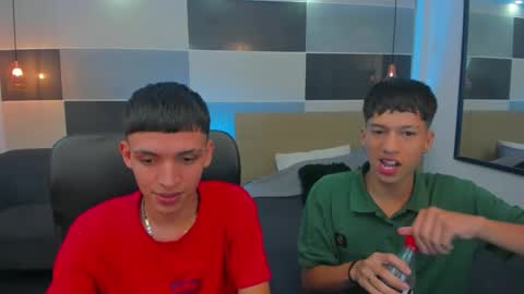 Snapshot of juan_nd_steven chatting on January 7, 4:20 am JuanSteven online show from January 7, 4:20 am