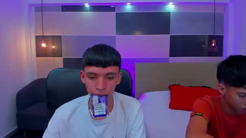 Snapshot of juan_nd_steven chatting on February 21, 4:18 am JuanSteven online show from February 21, 4:18 am
