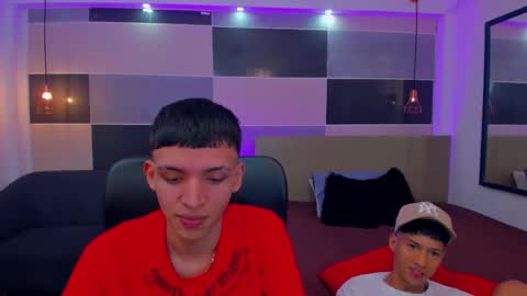 Snapshot of juan_nd_steven chatting on December 31, 10:45 pm JuanSteven online show from December 31, 10:45 pm