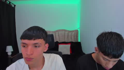 Snapshot of juan_nd_steven chatting on September 30, 10:13 pm JuanSteven online show from September 30, 10:13 pm