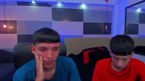 Snapshot of juan_nd_steven chatting on February 15, 4:25 am JuanSteven online show from February 15, 4:25 am