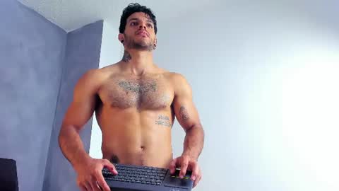 Juan Esteban online show from June 10, 5:24 pm