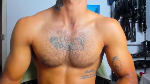 Snapshot of juanbladde chatting on October 6, 4:00 pm Juan Esteban online show from October 6, 4:00 pm
