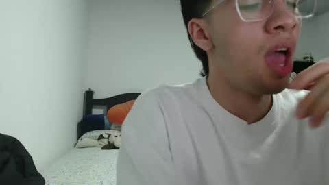 juanboytw online show from February 18, 12:04 am