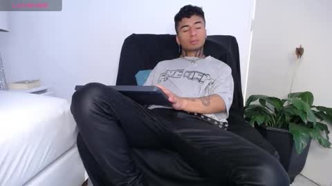 Snapshot of juancamilo66_ chatting on December 31, 9:17 pm juancamilo66_ online show from December 31, 9:17 pm
