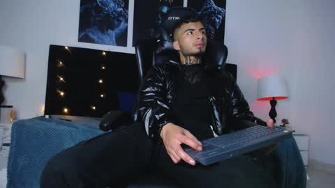 Snapshot of juancamilo66_ chatting on February 11, 10:39 pm juancamilo66_ online show from February 11, 10:39 pm