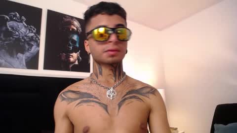 Snapshot of juancamilo66_ chatting on January 5, 7:49 pm juancamilo66_ online show from January 5, 7:49 pm