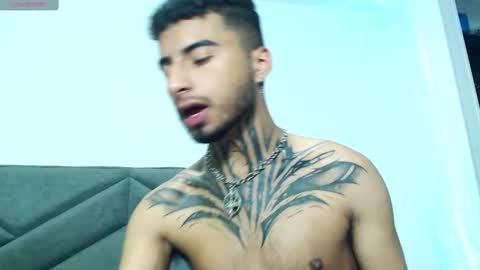 Snapshot of juancamilo66_ chatting on March 9, 4:05 am juancamilo66_ online show from March 9, 4:05 am