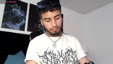 Snapshot of juancamilo66_ chatting on February 23, 7:36 pm juancamilo66_ online show from February 23, 7:36 pm