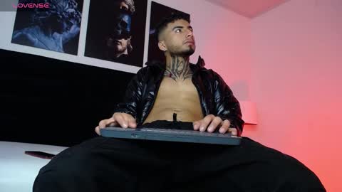 Snapshot of juancamilo66_ chatting on March 1, 3:16 pm juancamilo66_ online show from March 1, 3:16 pm