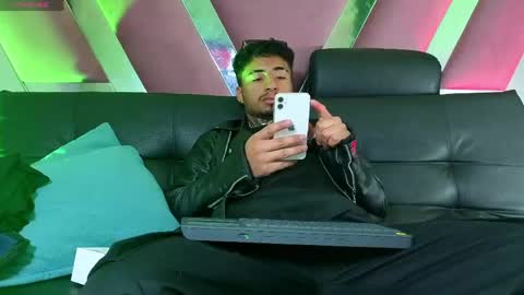 juancamilo66_ online show from May 18, 1:13 am
