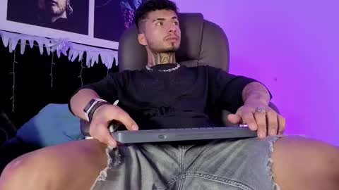 juancamilo66_ online show from December 17, 3:25 am