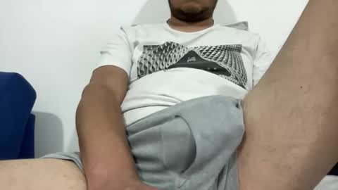 juandavergax42 online show from February 1, 4:44 am