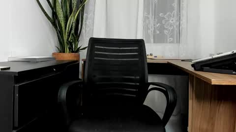 Juan Diego Uribe online show from November 8, 1:20 am