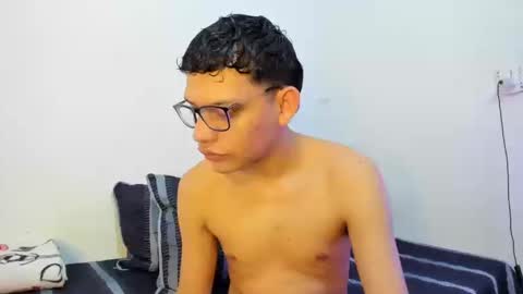 Snapshot of juansuarez204 chatting on October 14, 9:44 pm juansuarez204 online show from October 14, 9:44 pm