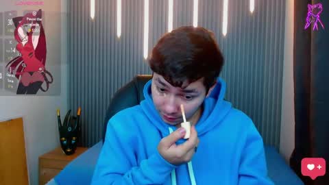 julian_smith21 online show from March 26, 2:32 pm