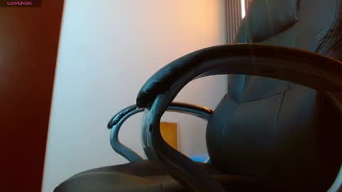 julian_smith21 online show from March 27, 1:56 pm