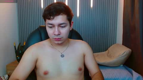 julian_smith21 online show from March 29, 6:52 pm