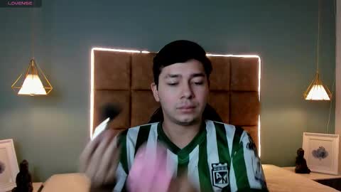 julian_smith21 online show from March 17, 12:51 pm