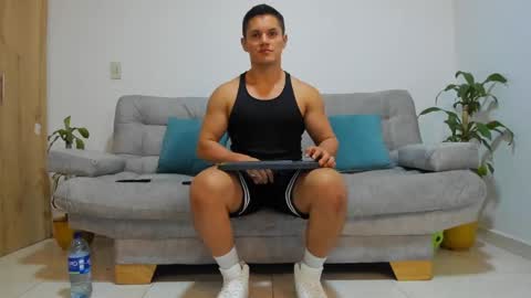 Snapshot of julian_wallace chatting on December 7, 1:15 am julian_wallace online show from December 7, 1:15 am