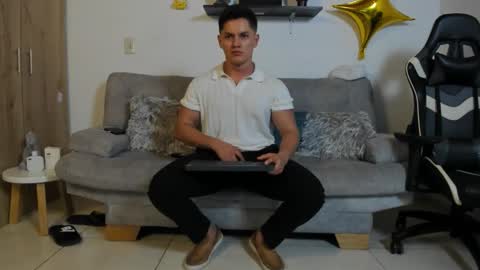 Snapshot of julian_wallace chatting on September 13, 8:10 pm julian_wallace online show from September 13, 8:10 pm