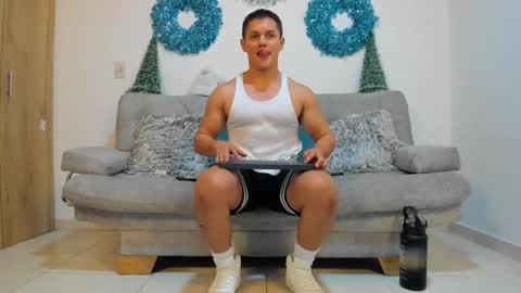 Snapshot of julian_wallace chatting on December 31, 10:01 pm julian_wallace online show from December 31, 10:01 pm