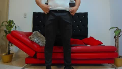 Snapshot of julian_wallace chatting on February 12, 9:43 pm julian_wallace online show from February 12, 9:43 pm