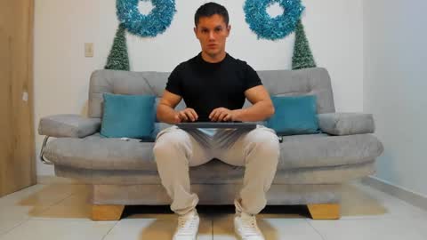 Snapshot of julian_wallace chatting on January 4, 1:21 am julian_wallace online show from January 4, 1:21 am