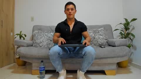 Snapshot of julian_wallace chatting on December 11, 10:49 pm julian_wallace online show from December 11, 10:49 pm
