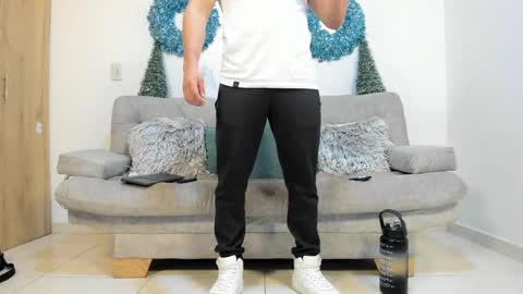 Snapshot of julian_wallace chatting on January 5, 11:12 pm julian_wallace online show from January 5, 11:12 pm
