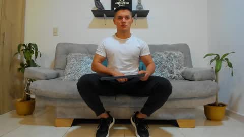 Snapshot of julian_wallace chatting on January 27, 3:07 pm julian_wallace online show from January 27, 3:07 pm