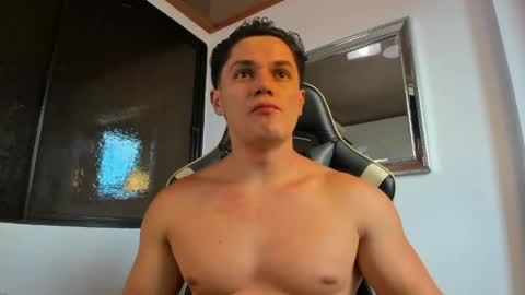 julian_wallace online show from April 22, 10:03 pm