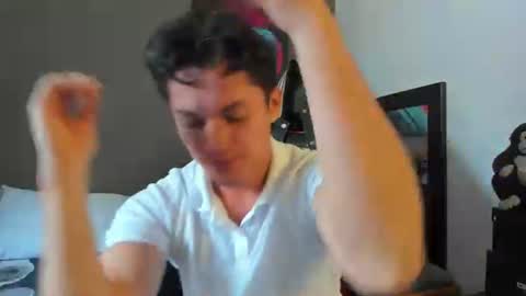 julian_wallace1 online show from June 16, 1:46 pm