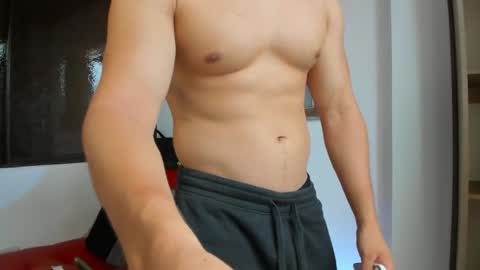 julian_wallace1 online show from August 6, 9:10 pm