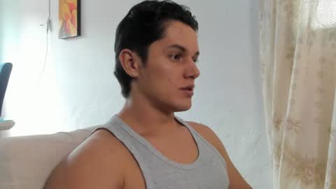 julian_wallace1 online show from June 22, 1:15 pm