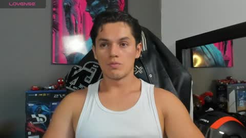 julian_wallace1 online show from June 13, 11:46 pm