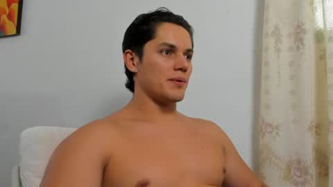 julian_wallace1 online show from June 24, 8:22 pm