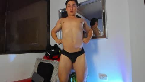 julian_wallace1 online show from August 5, 12:26 am