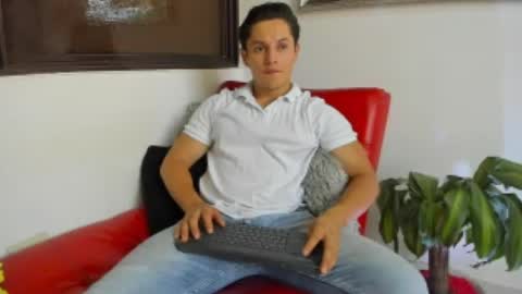 julian_wallace1 online show from July 29, 9:47 pm