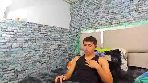 Snapshot of julian_wolf18 chatting on September 20, 2:39 pm julian online show from September 20, 2:39 pm