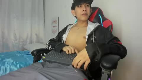 Julian online show from April 23, 8:00 pm